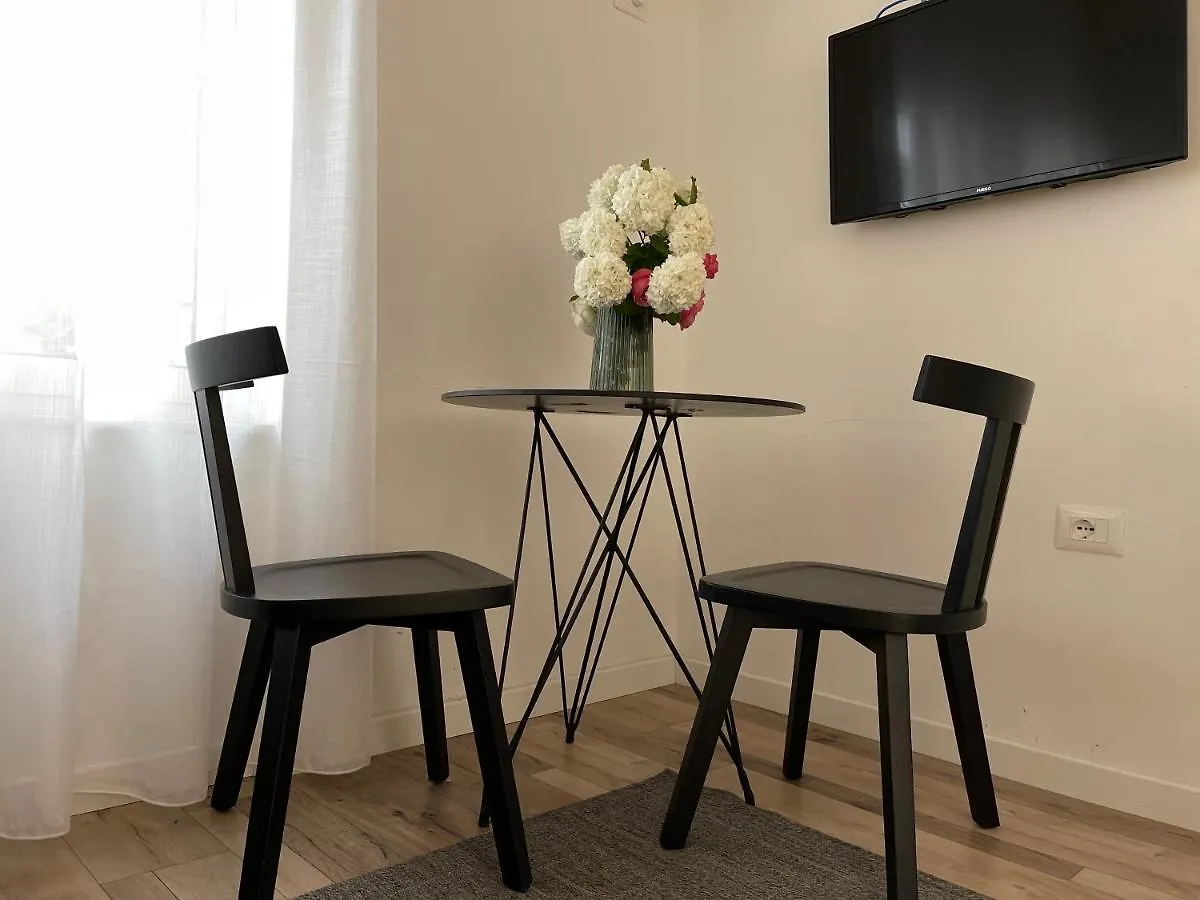 Myslym Shyri'S Apartments Tirana 3*,