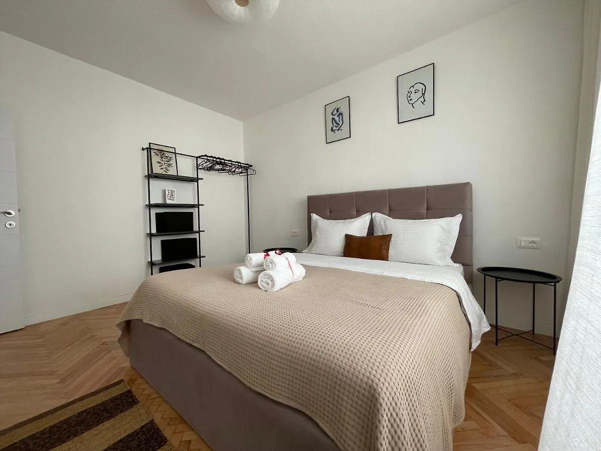 Myslym Shyri'S Apartments Tirana Albania